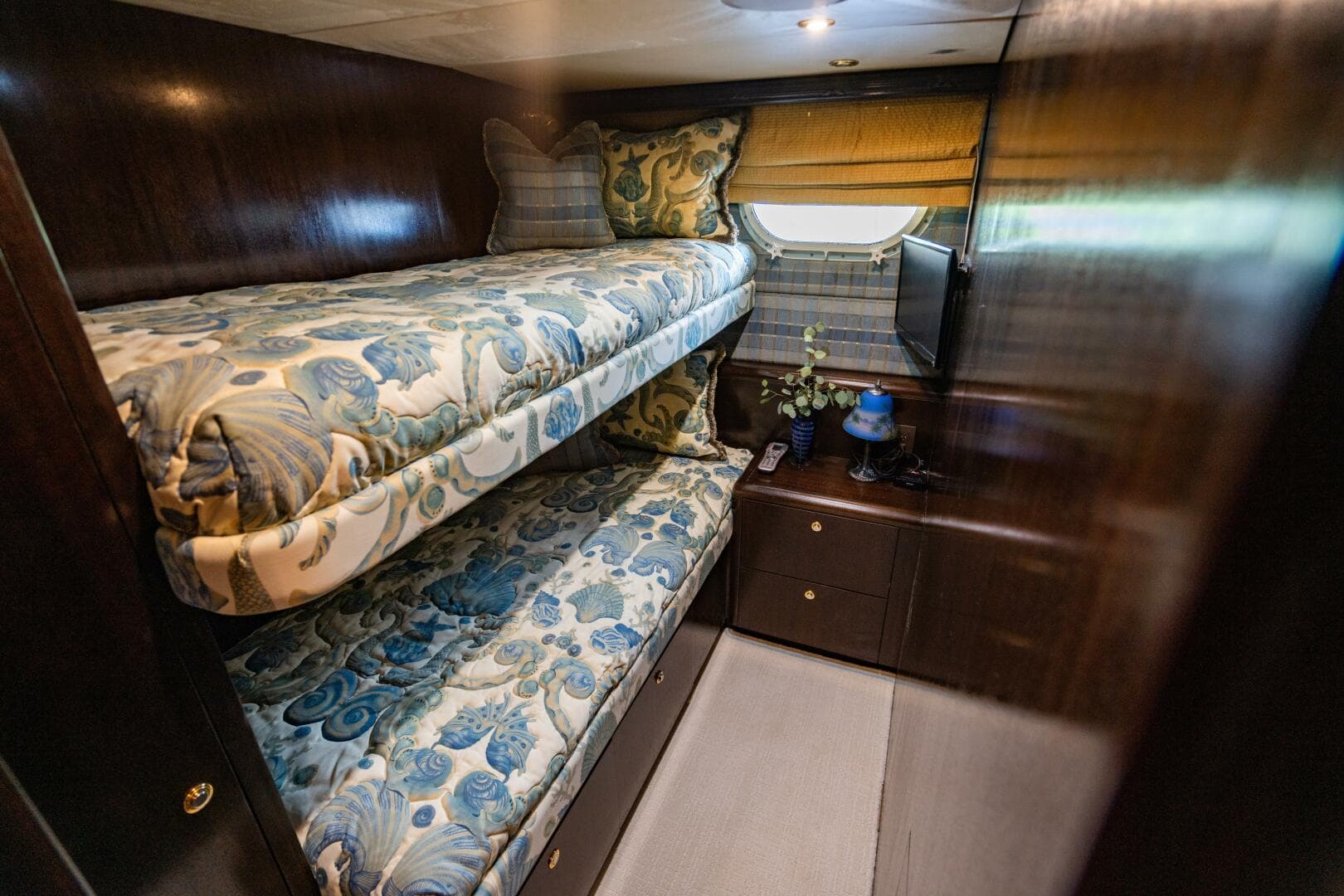 2001 Hatteras 100 — photo 56