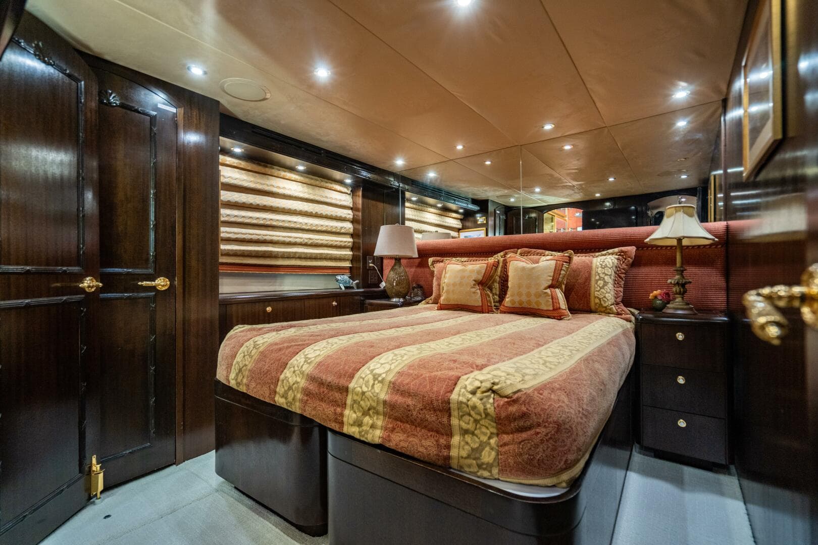 2001 Hatteras 100 — photo 63