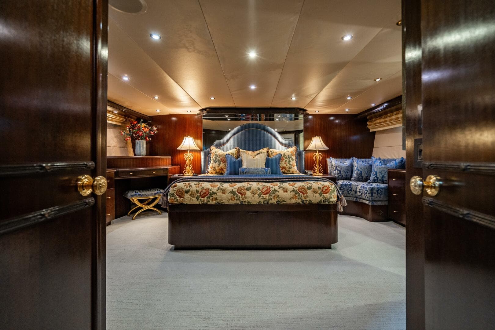 2001 Hatteras 100 — photo 46