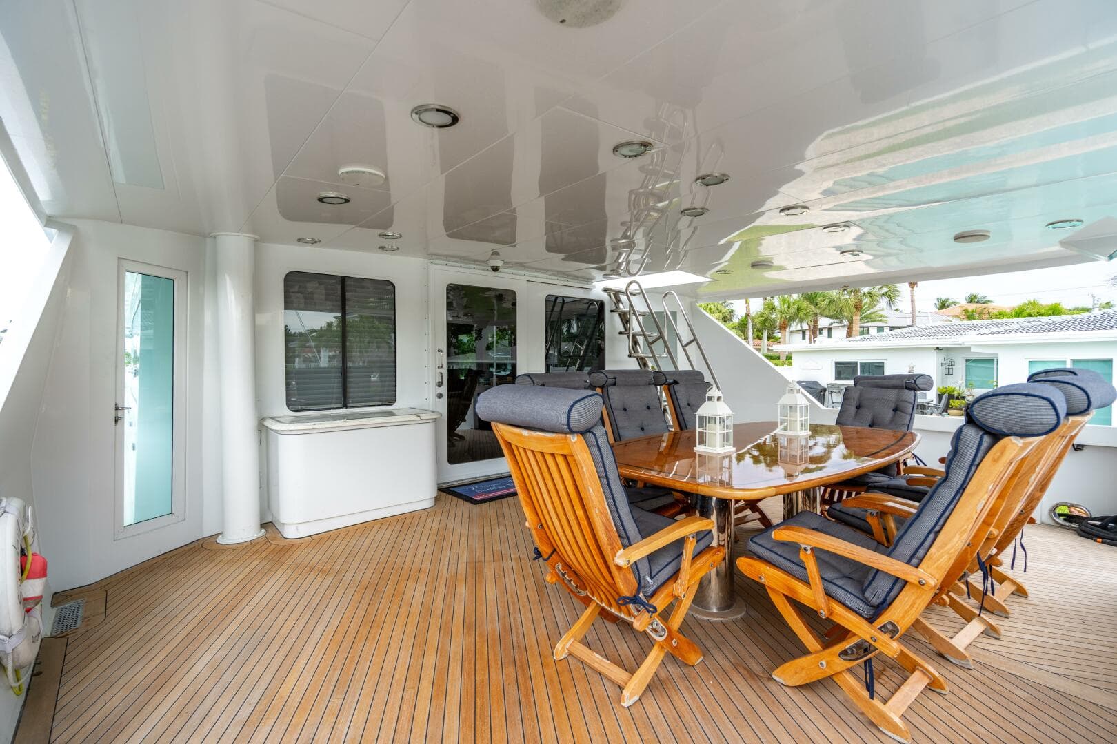 2001 Hatteras 100 — photo 7