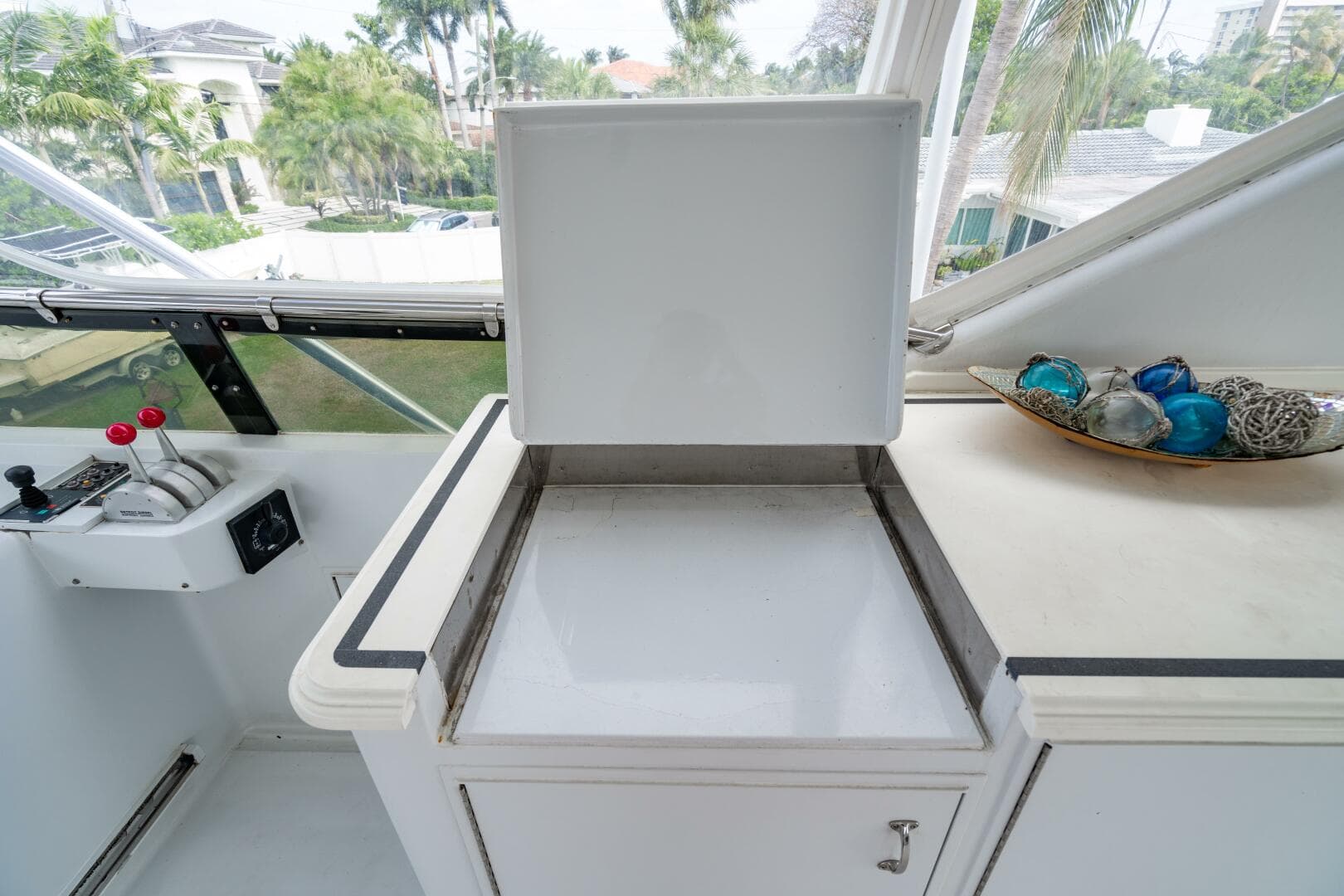 2001 Hatteras 100 — photo 72