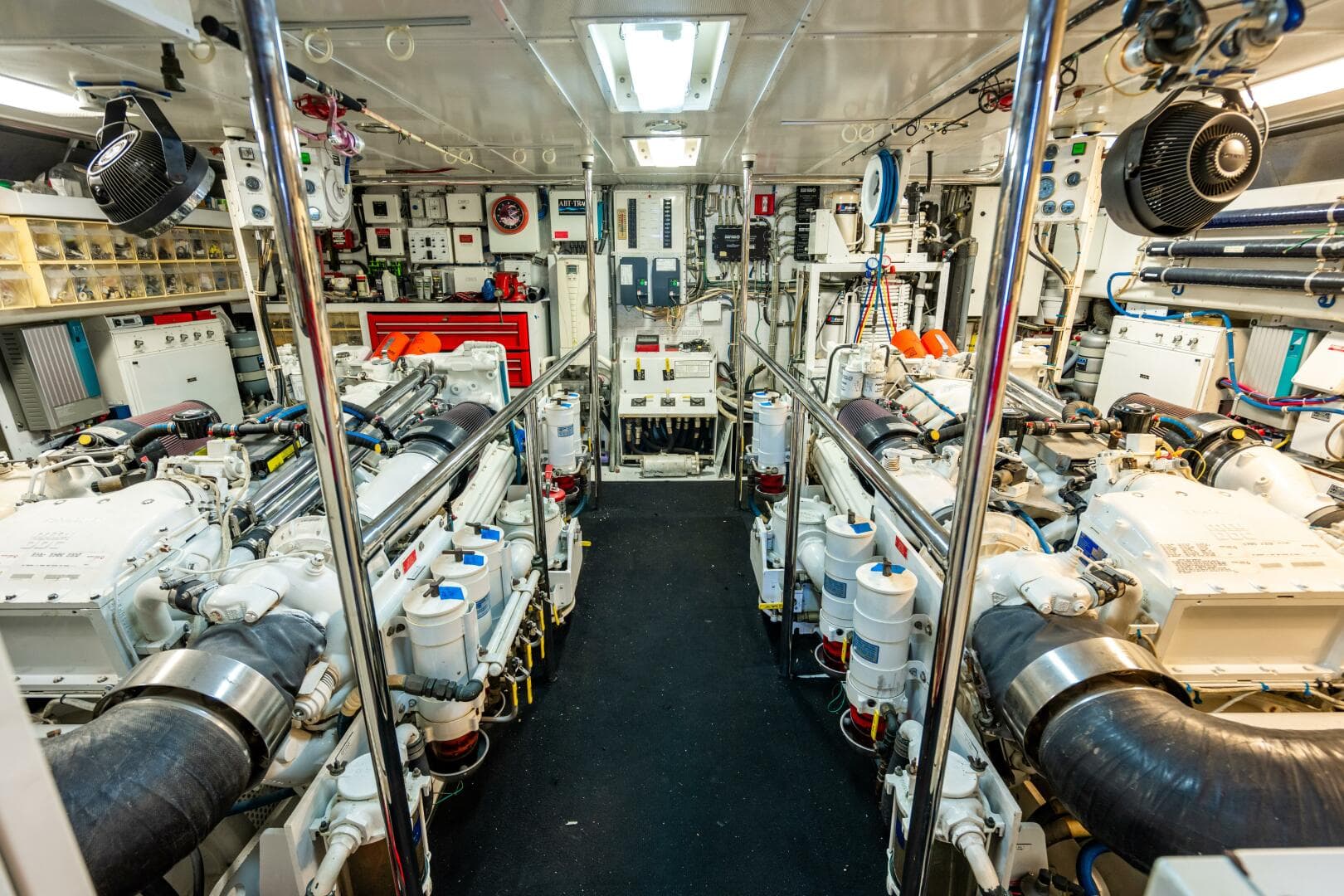 2001 Hatteras 100 — photo 104