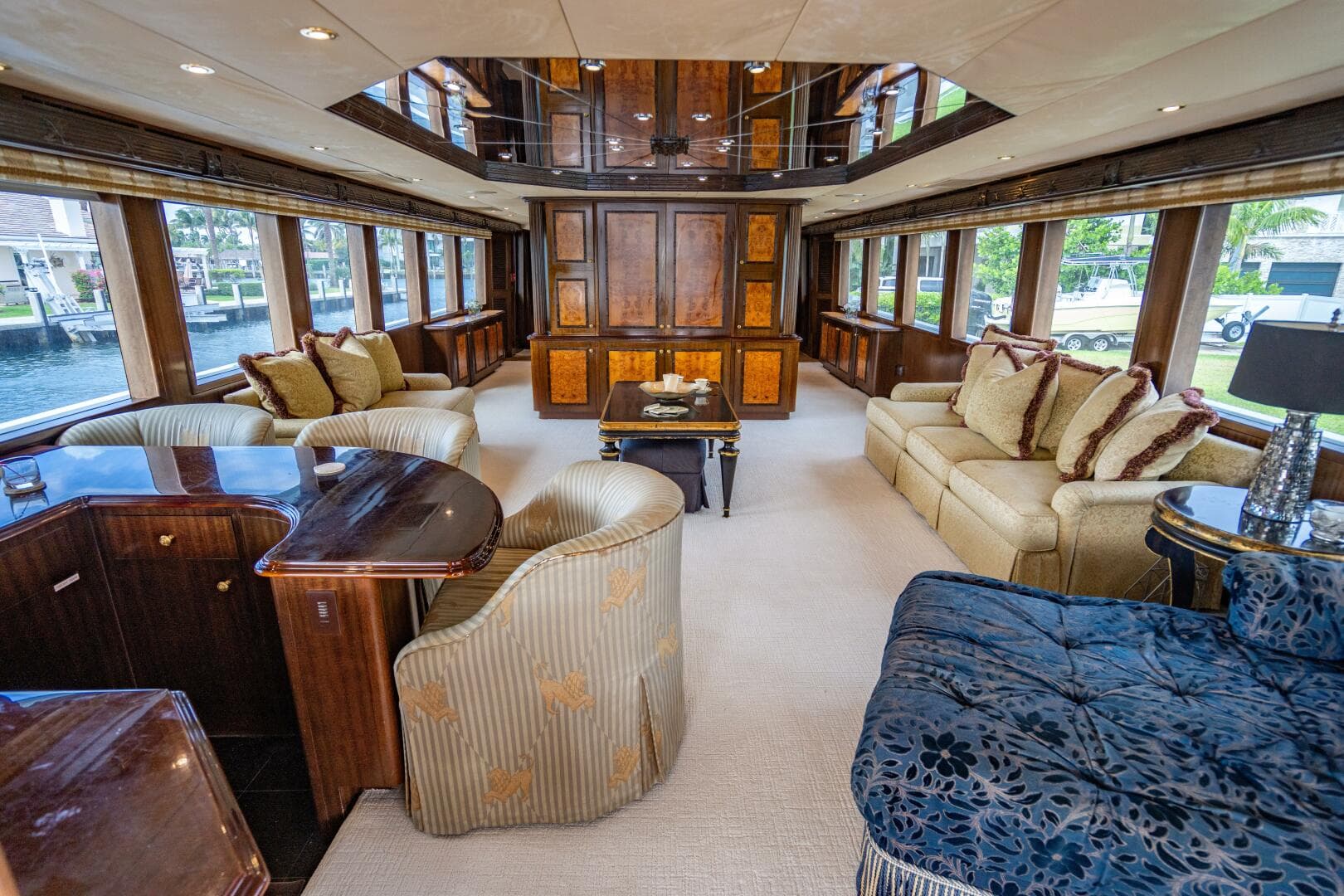 2001 Hatteras 100 — photo 13