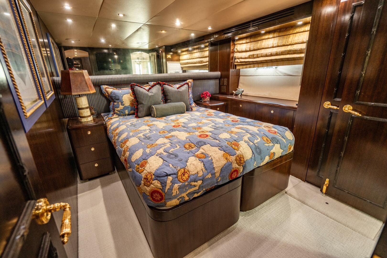 2001 Hatteras 100 — photo 58