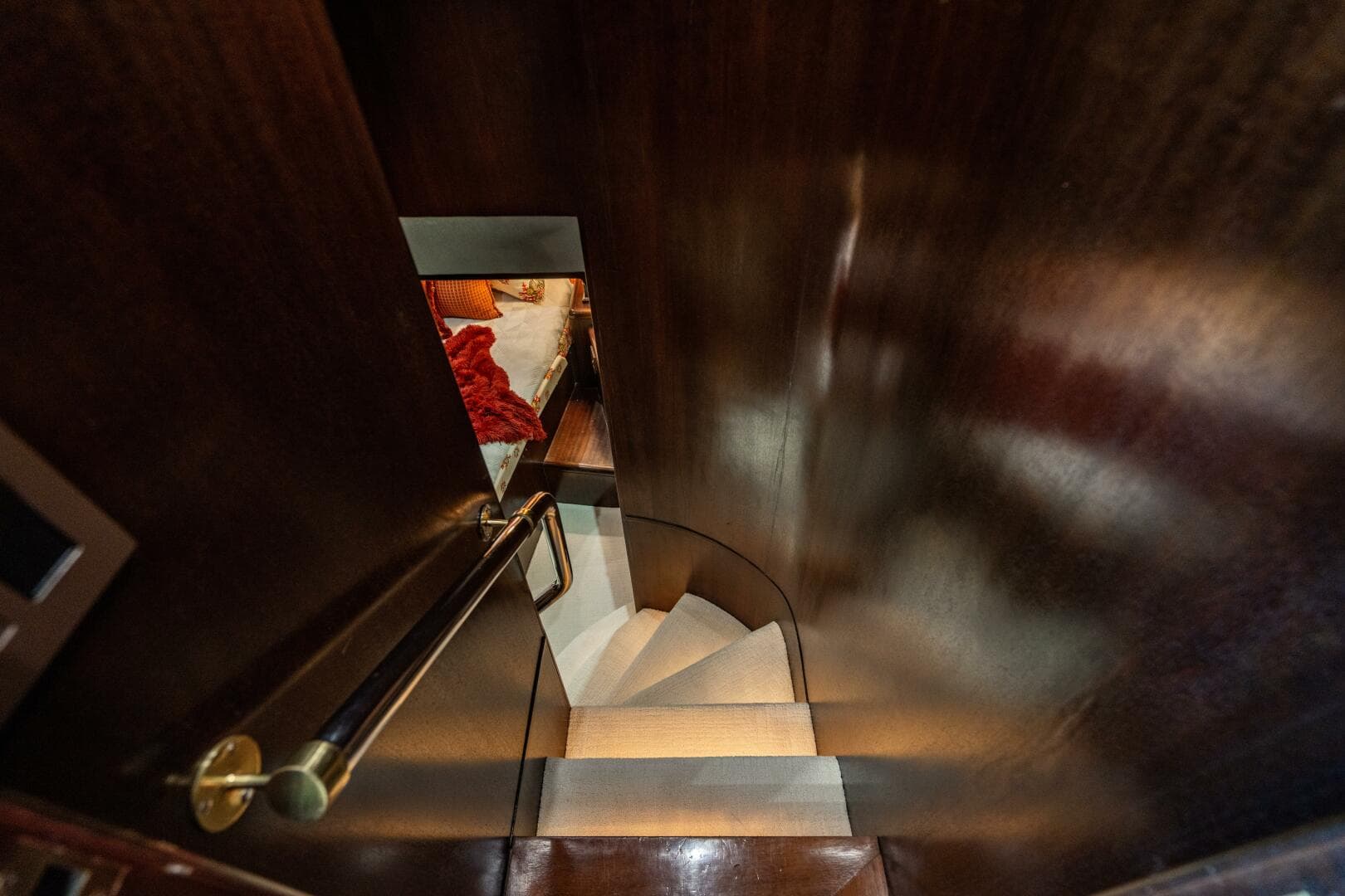 2001 Hatteras 100 — photo 36