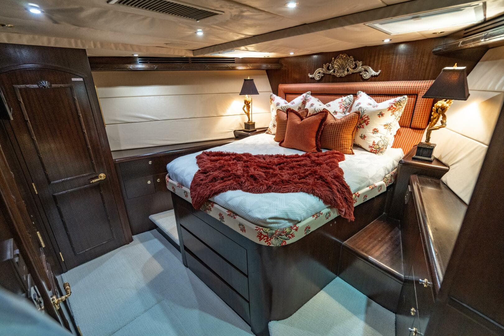 2001 Hatteras 100 — photo 37