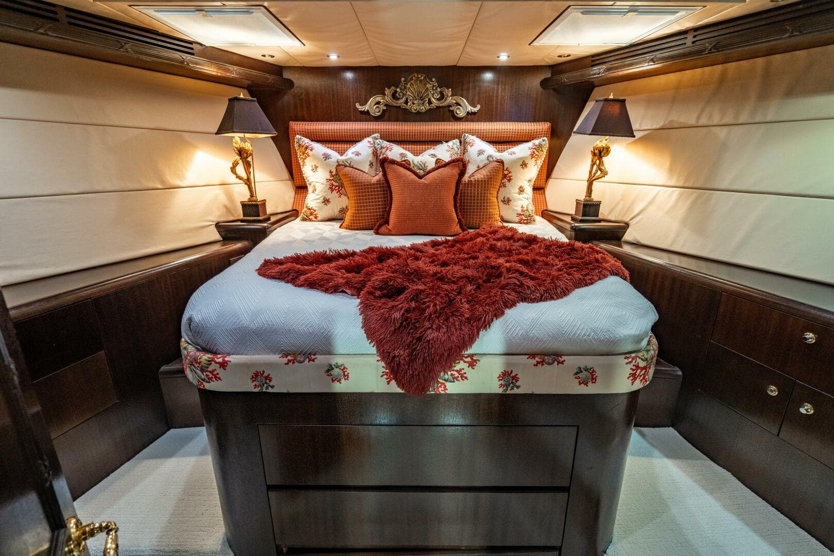 2001 Hatteras 100 — photo 44