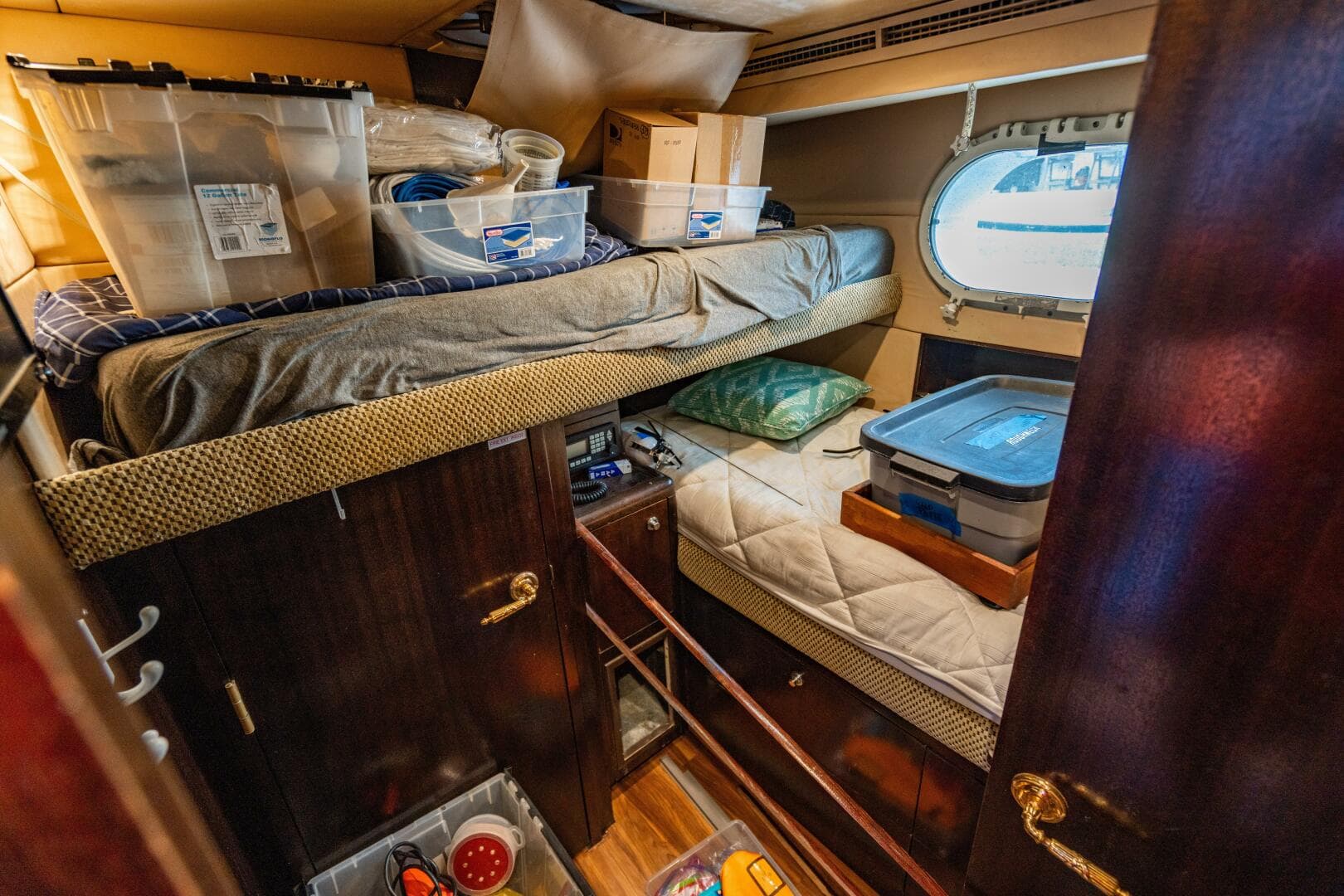 2001 Hatteras 100 — photo 106