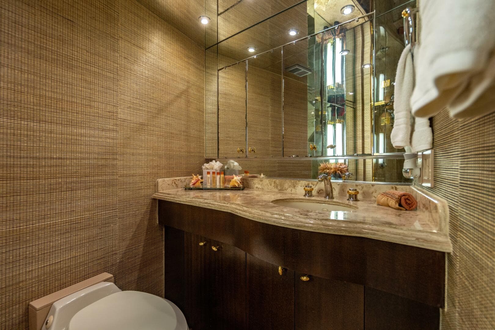 2001 Hatteras 100 — photo 41