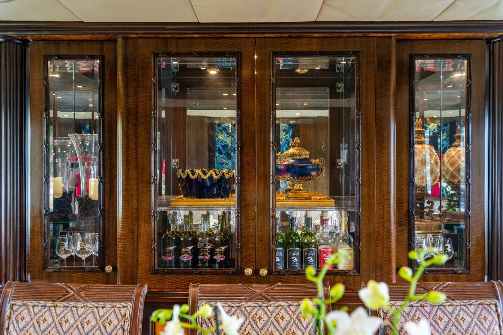 2001 Hatteras 100 — photo 24