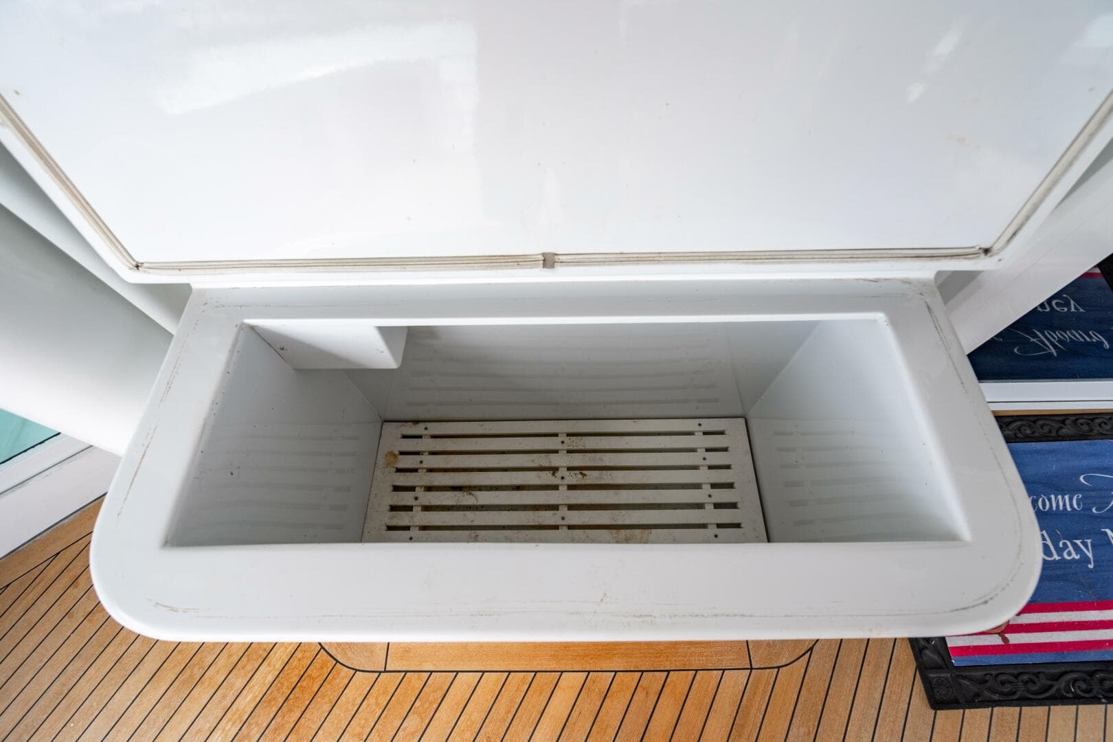 2001 Hatteras 100 — photo 11