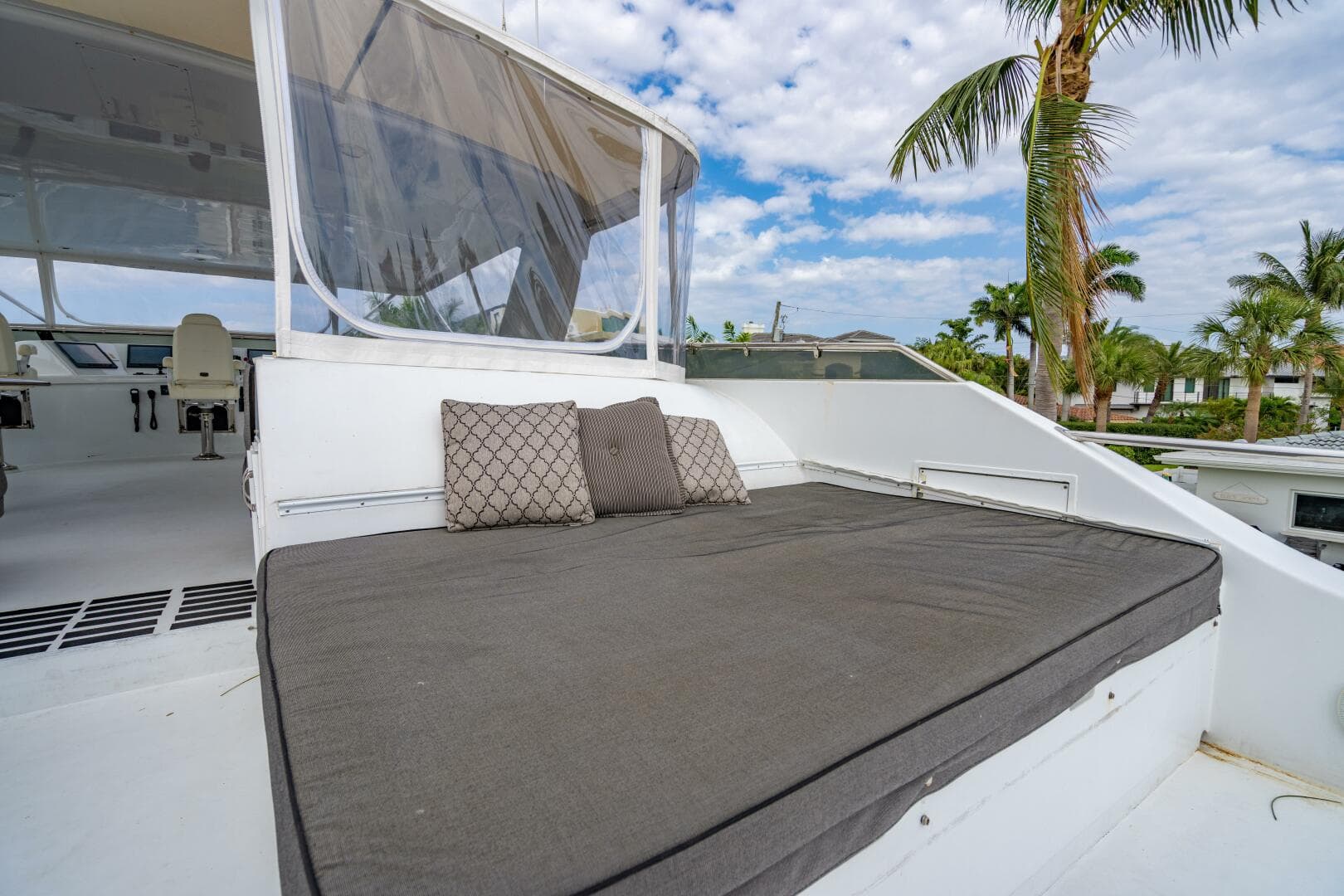 2001 Hatteras 100 — photo 90