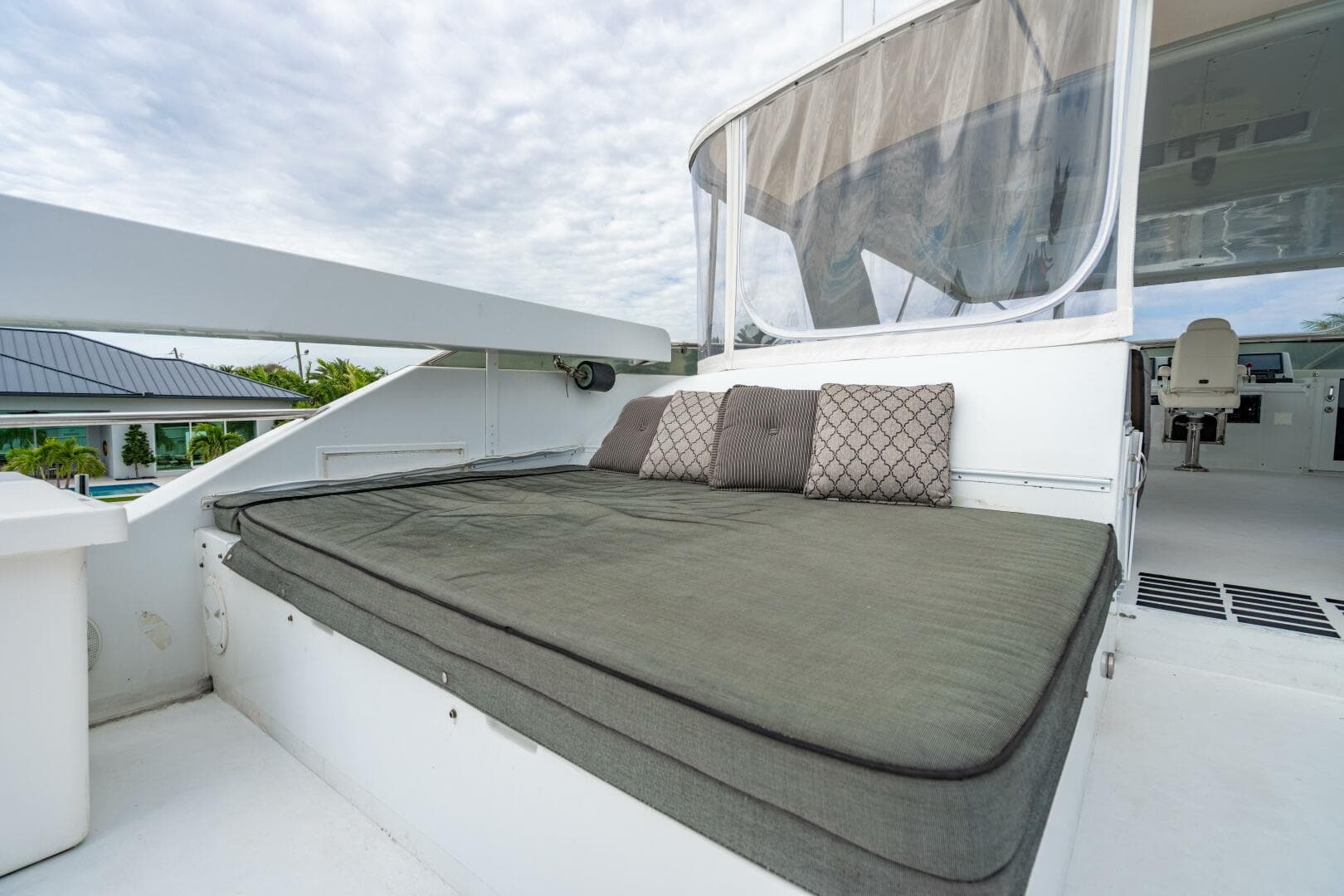 2001 Hatteras 100 — photo 89