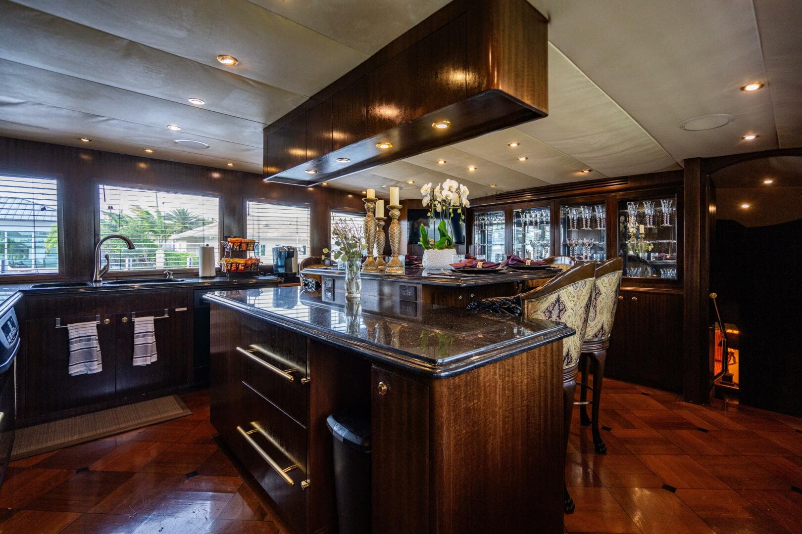 2001 Hatteras 100 — photo 27