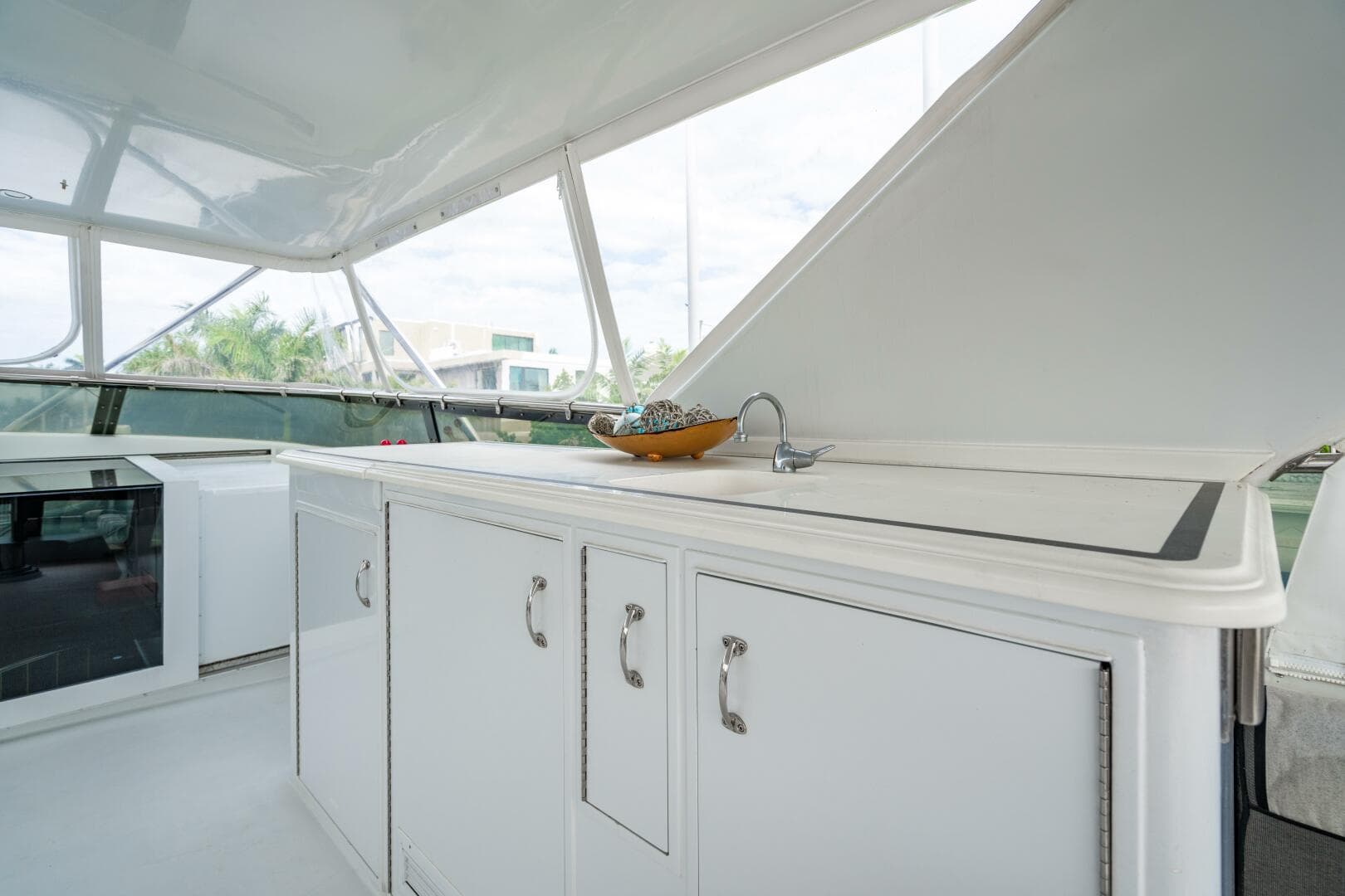 2001 Hatteras 100 — photo 71