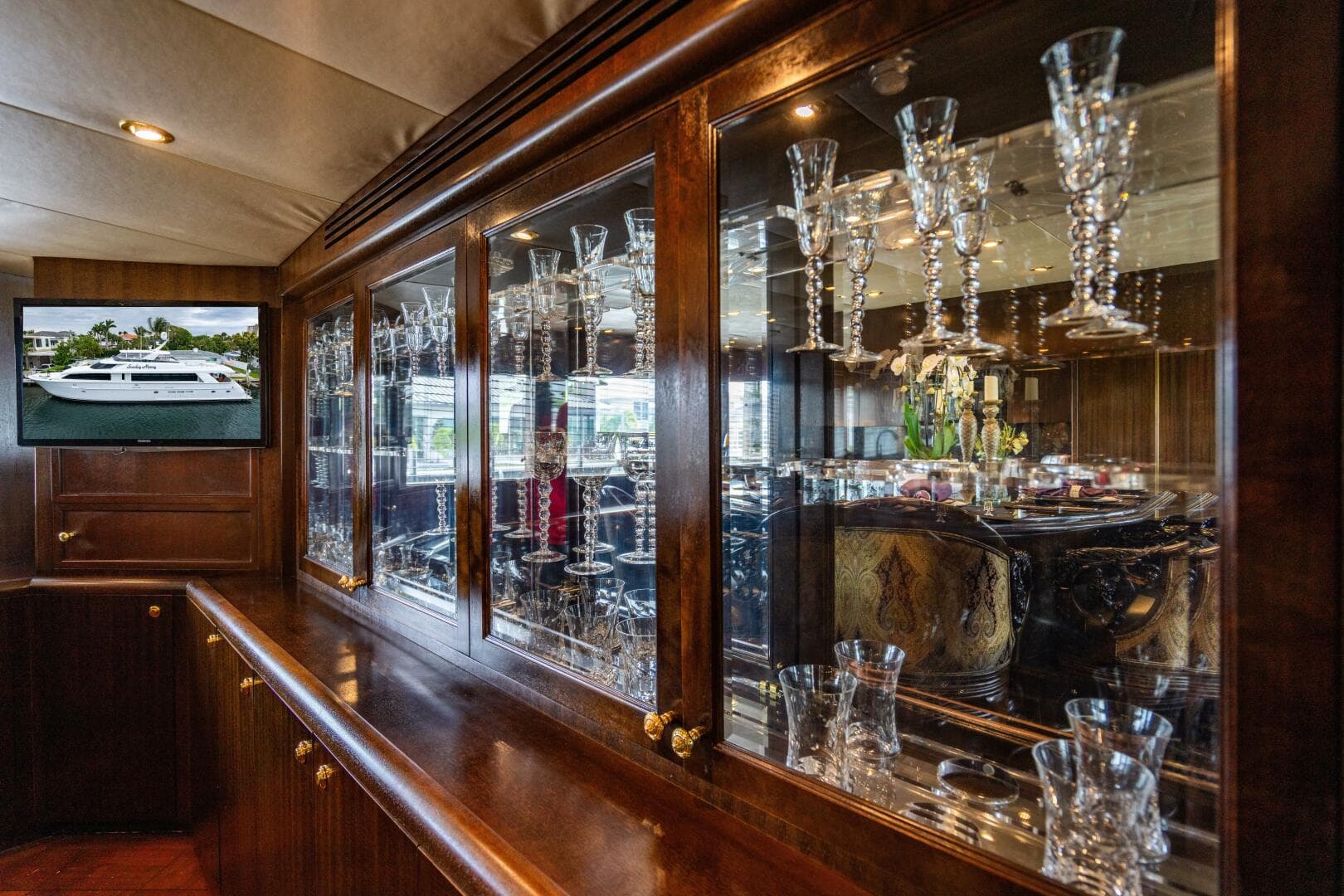 2001 Hatteras 100 — photo 30