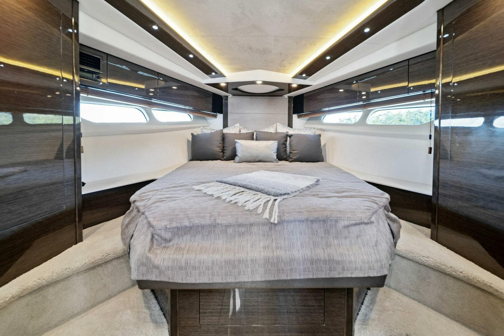 2019 Cruisers Yachts 45 Cantius — photo 43