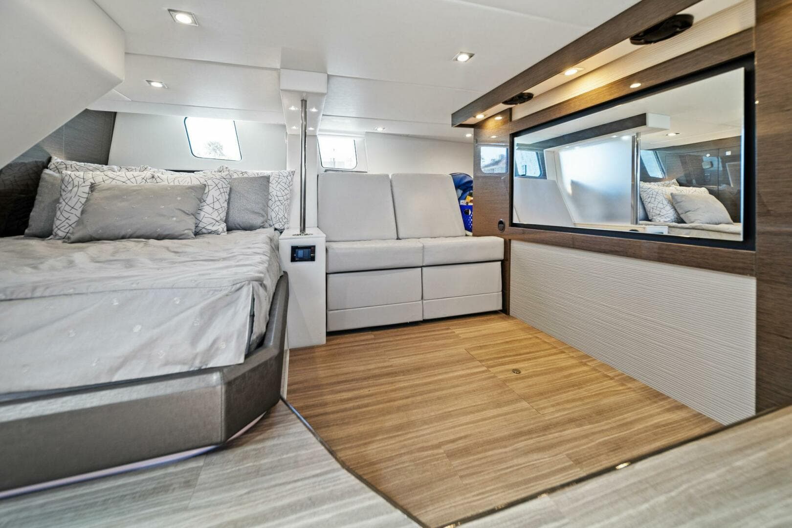 2019 Cruisers Yachts 45 Cantius — photo 47