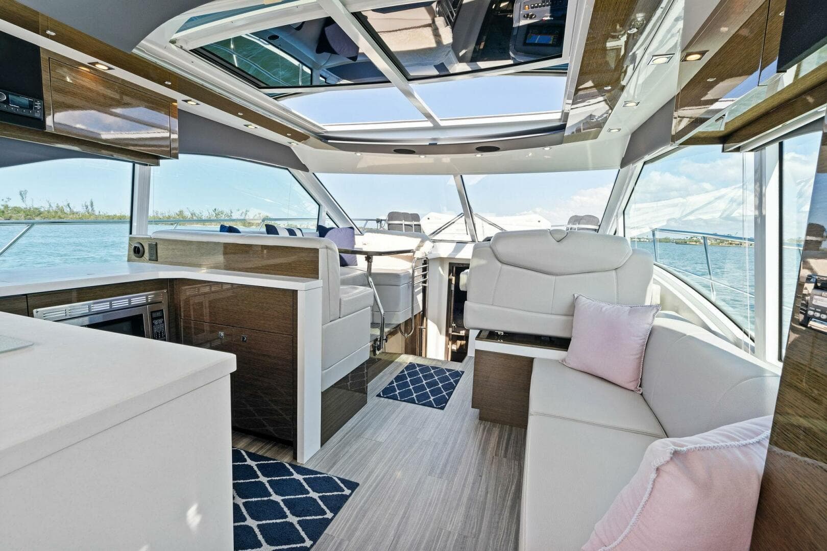 2019 Cruisers Yachts 45 Cantius — photo 2