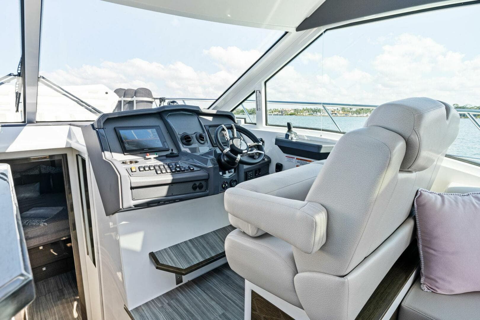 2019 Cruisers Yachts 45 Cantius — photo 42