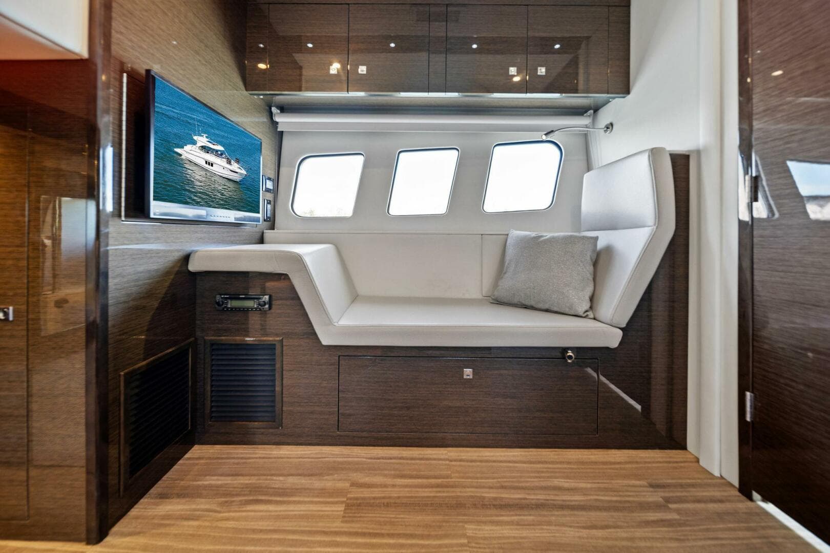 2019 Cruisers Yachts 45 Cantius — photo 50