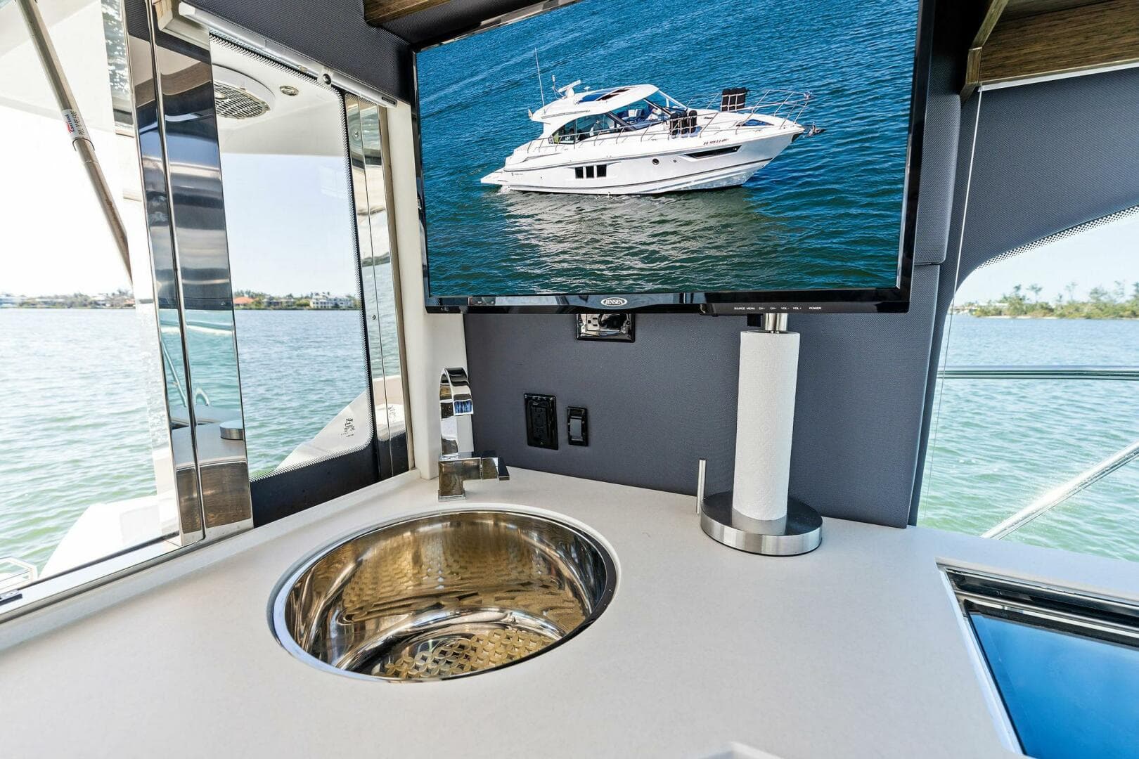 2019 Cruisers Yachts 45 Cantius — photo 34
