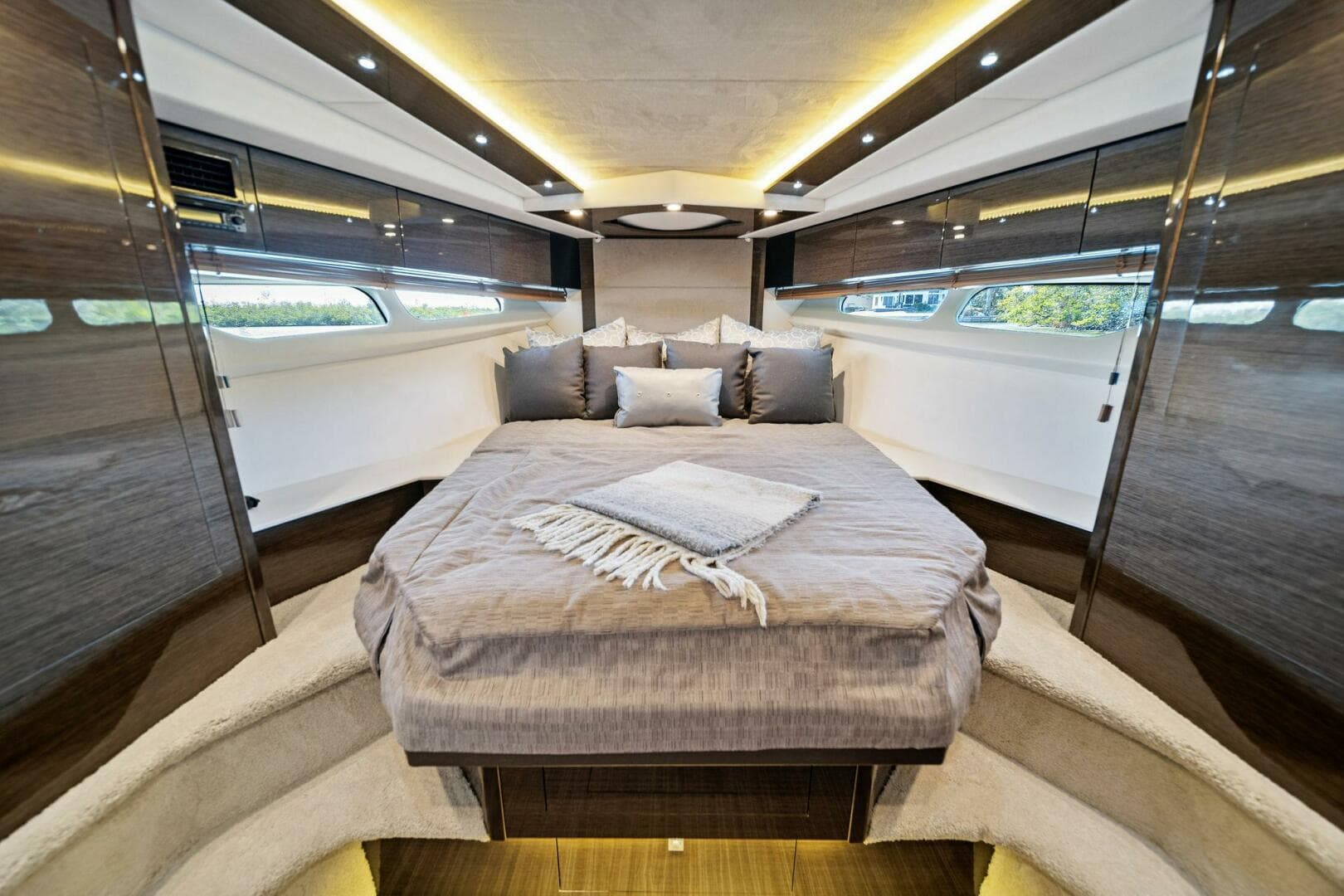 2019 Cruisers Yachts 45 Cantius — photo 4