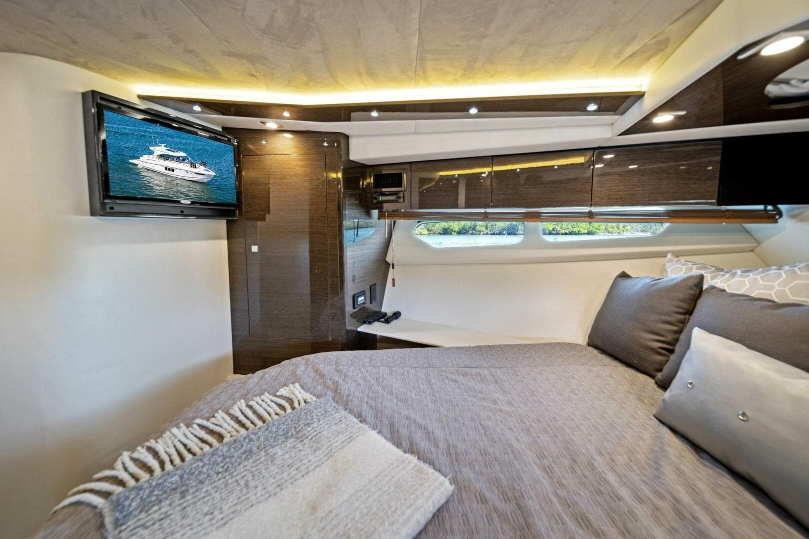 2019 Cruisers Yachts 45 Cantius — photo 44