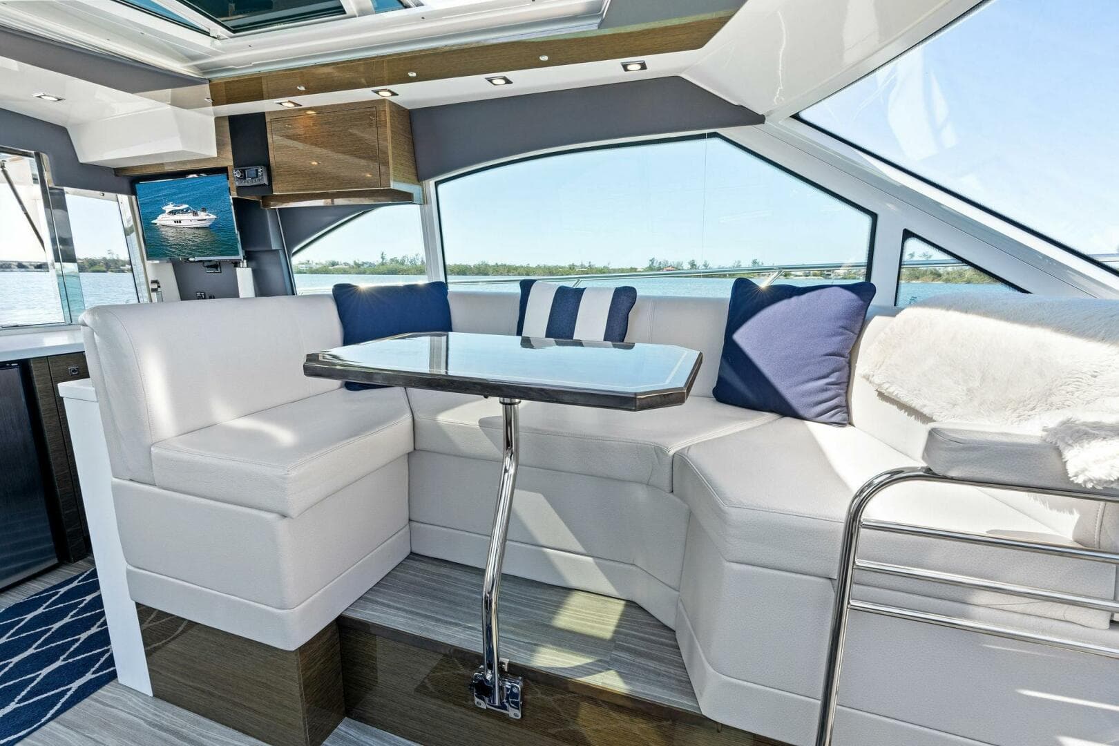 2019 Cruisers Yachts 45 Cantius — photo 37