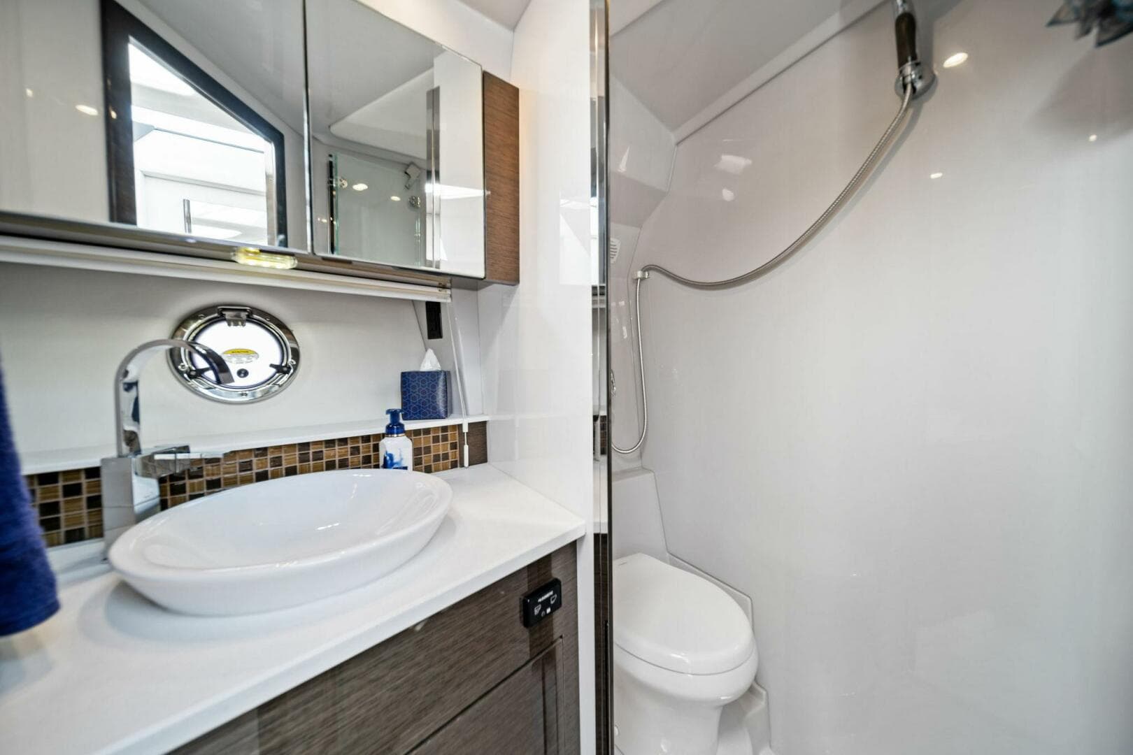 2019 Cruisers Yachts 45 Cantius — photo 51