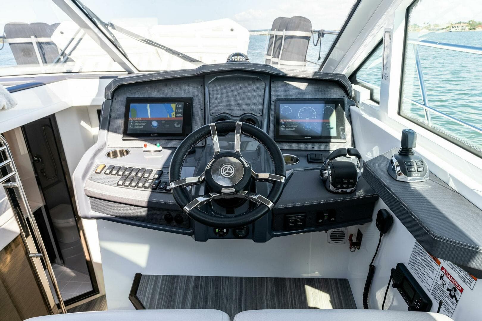 2019 Cruisers Yachts 45 Cantius — photo 41