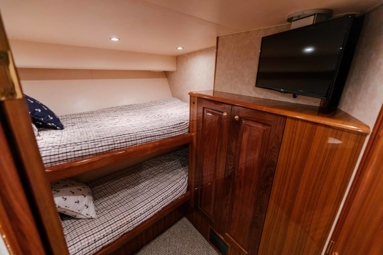 2006 Viking 74 Enclosed Bridge — photo 20