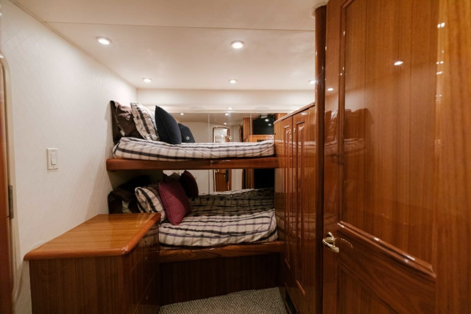 2006 Viking 74 Enclosed Bridge — photo 33