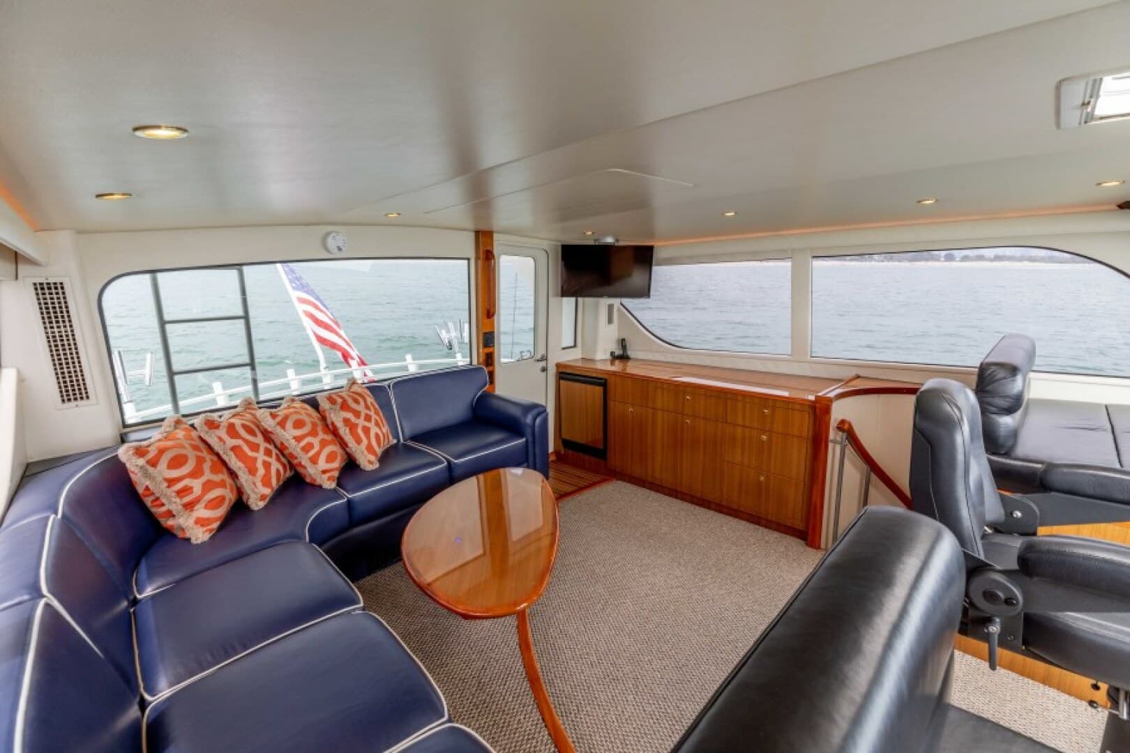 2006 Viking 74 Enclosed Bridge — photo 4