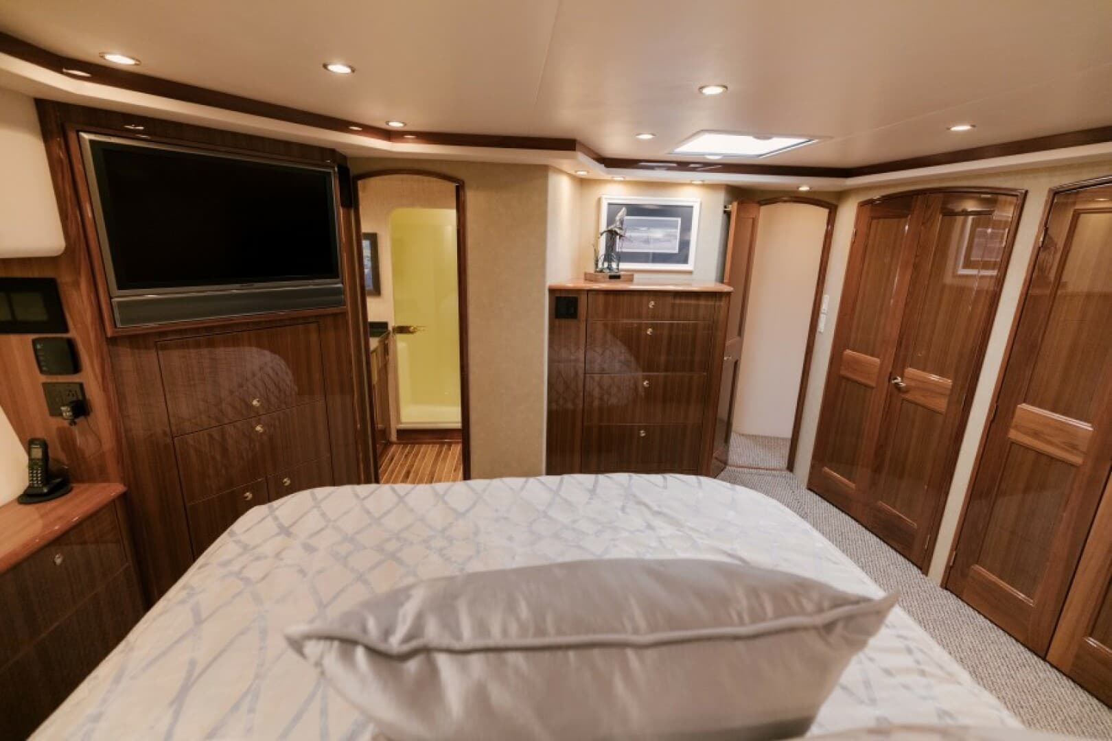 2006 Viking 74 Enclosed Bridge — photo 29