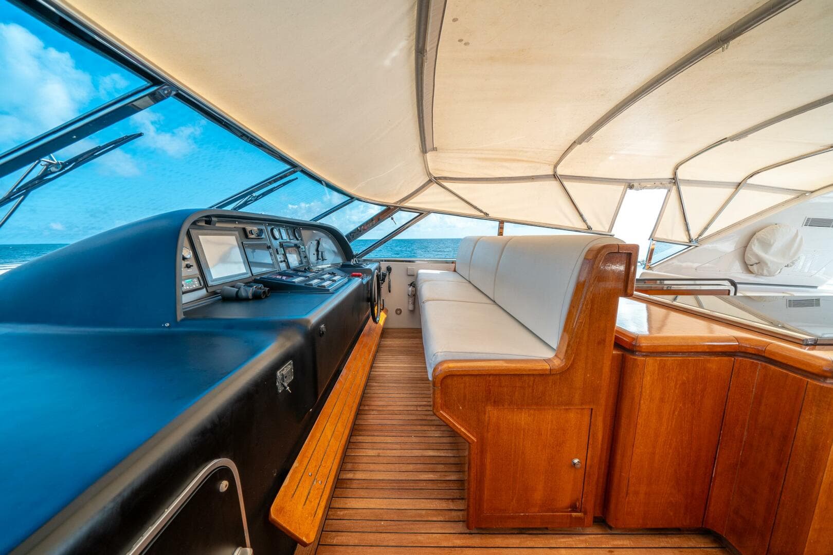 2001 Mangusta 80 — photo 22