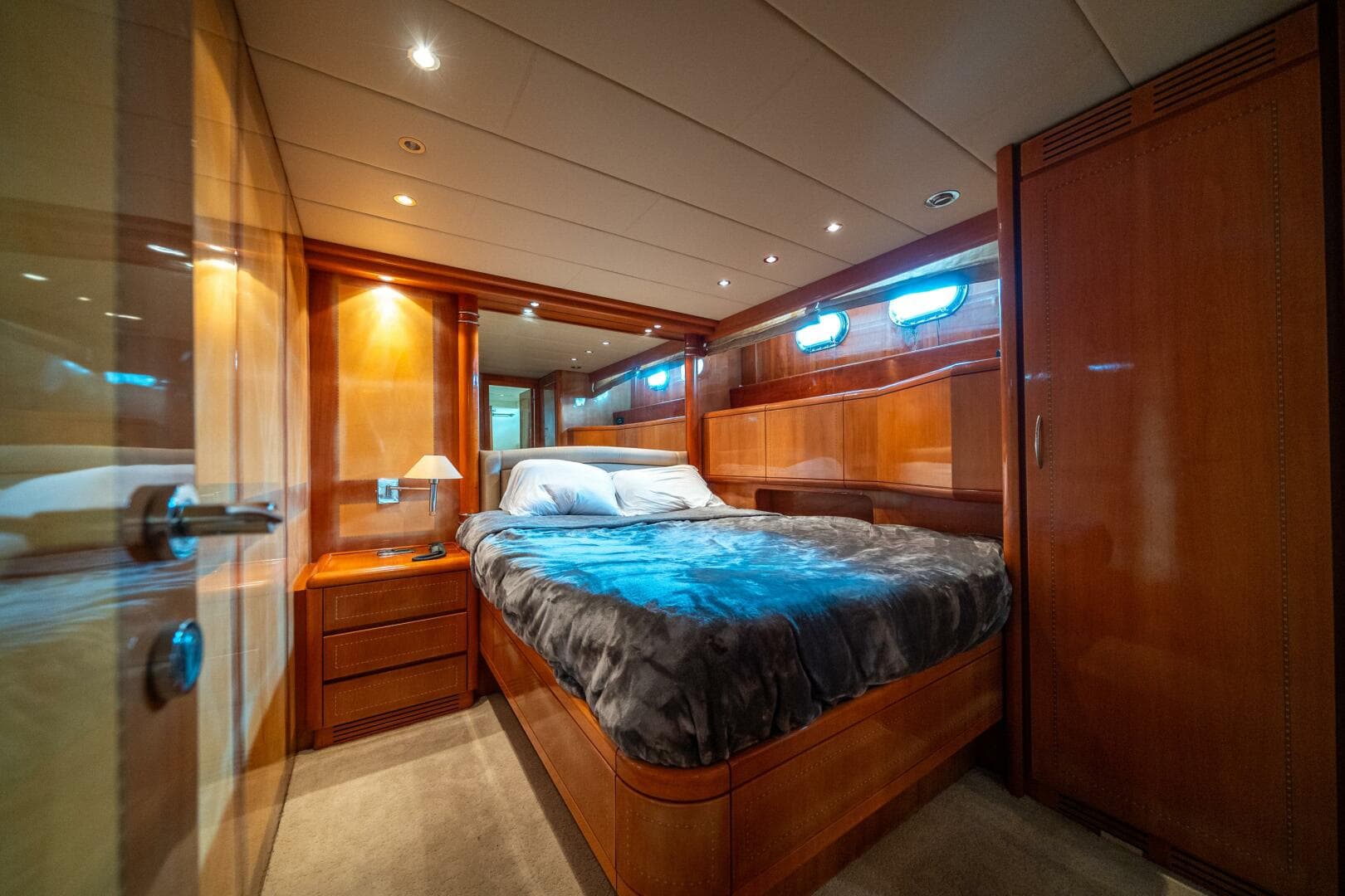 2001 Mangusta 80 — photo 38