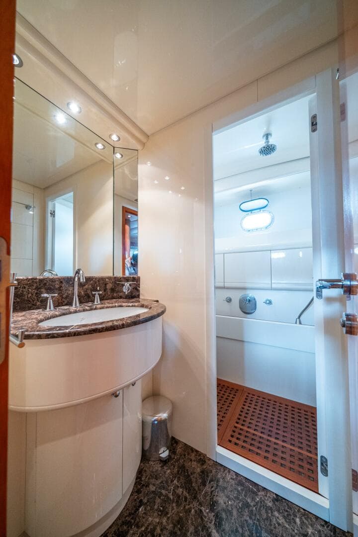 2001 Mangusta 80 — photo 36