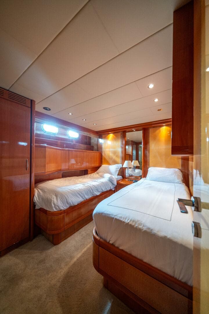 2001 Mangusta 80 — photo 41