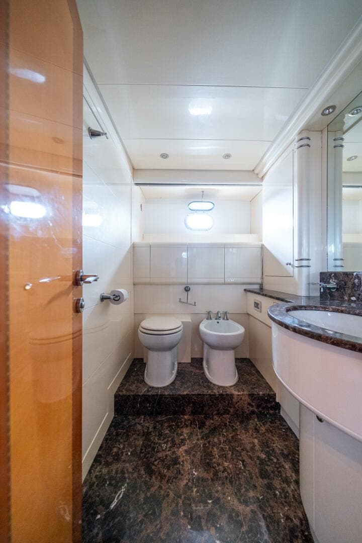 2001 Mangusta 80 — photo 43