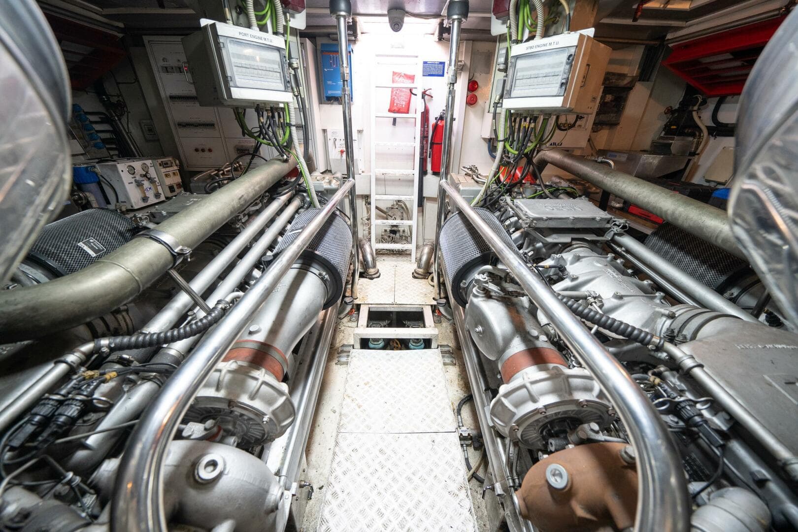 2001 Mangusta 80 — photo 46