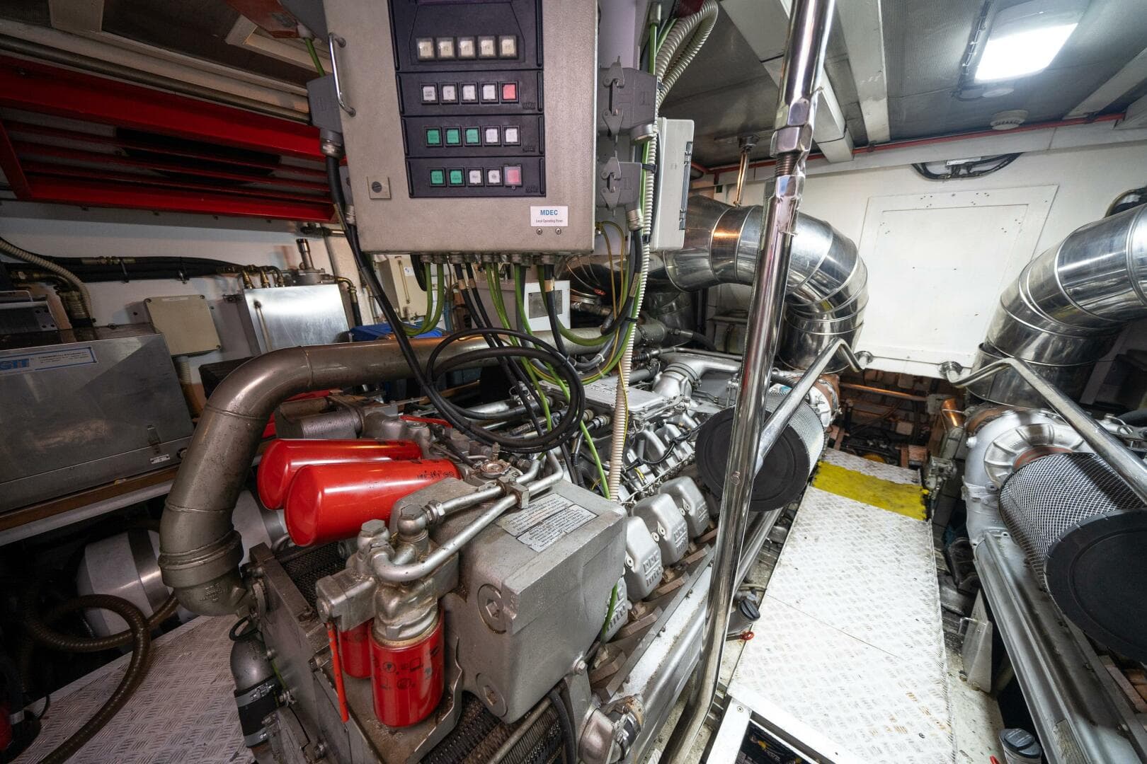 2001 Mangusta 80 — photo 48