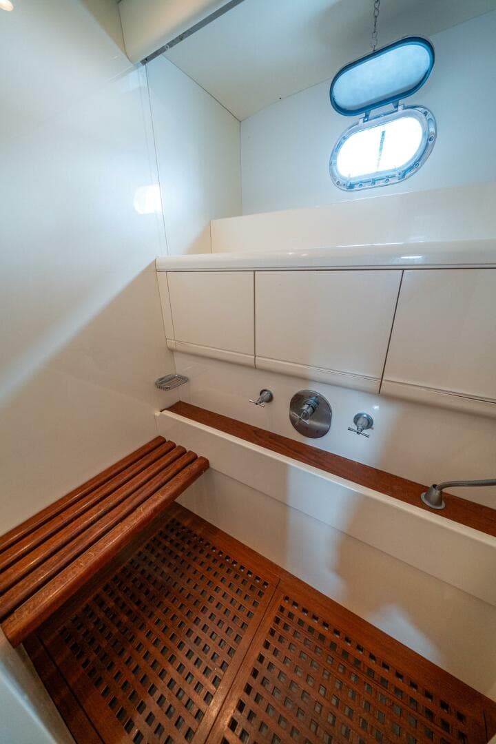 2001 Mangusta 80 — photo 37