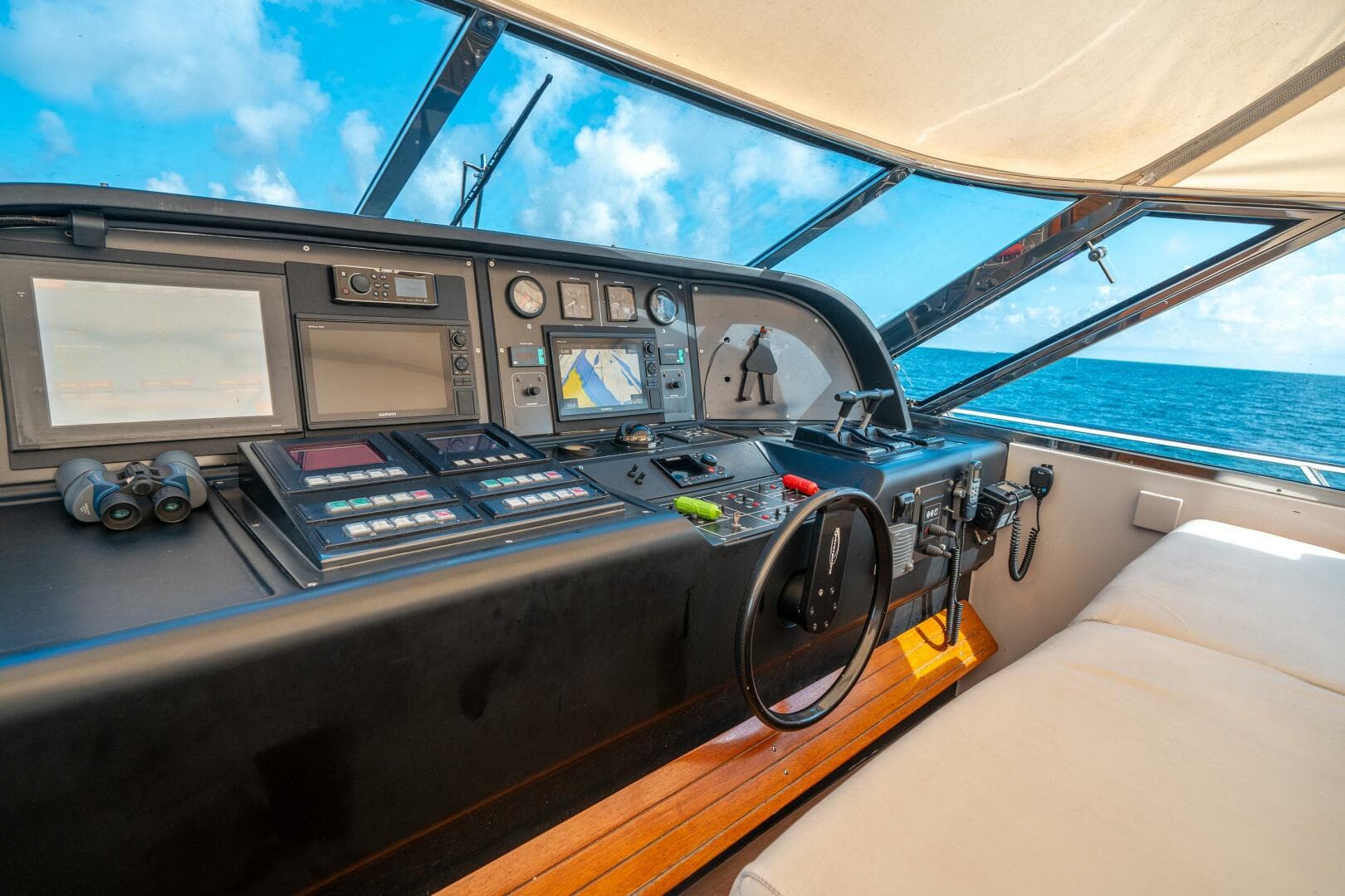 2001 Mangusta 80 — photo 23