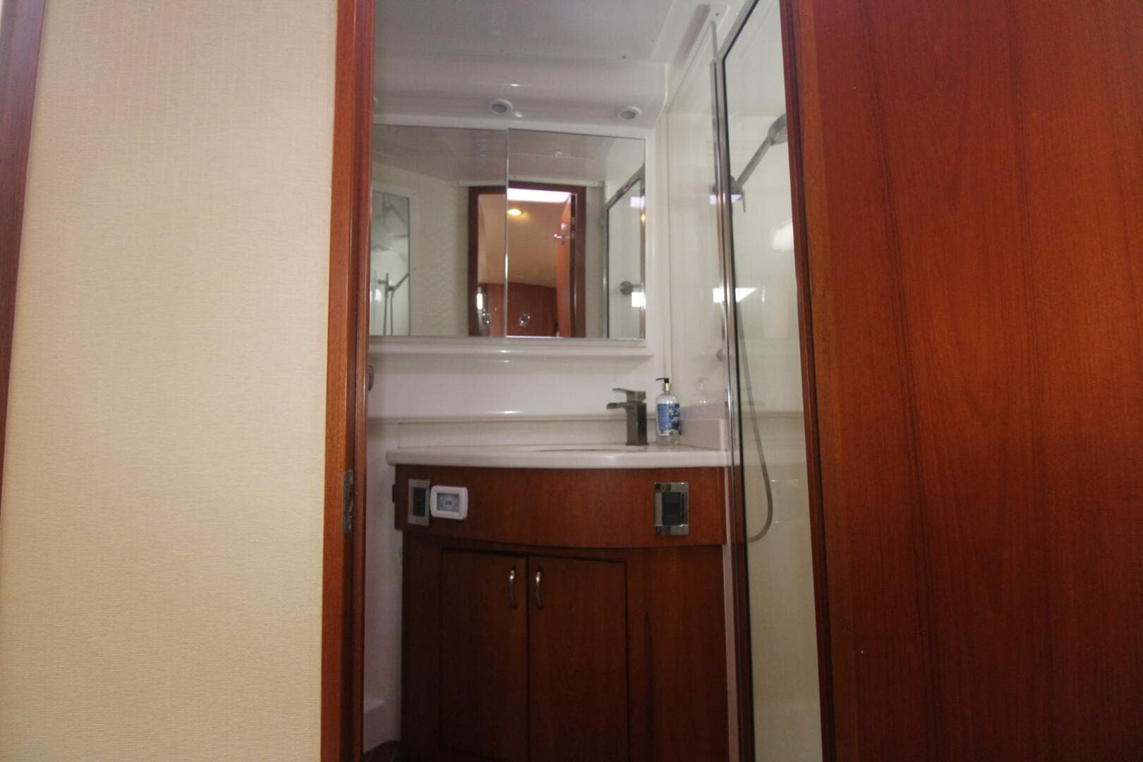 2013 Cabo 40 Hardtop Express — photo 39