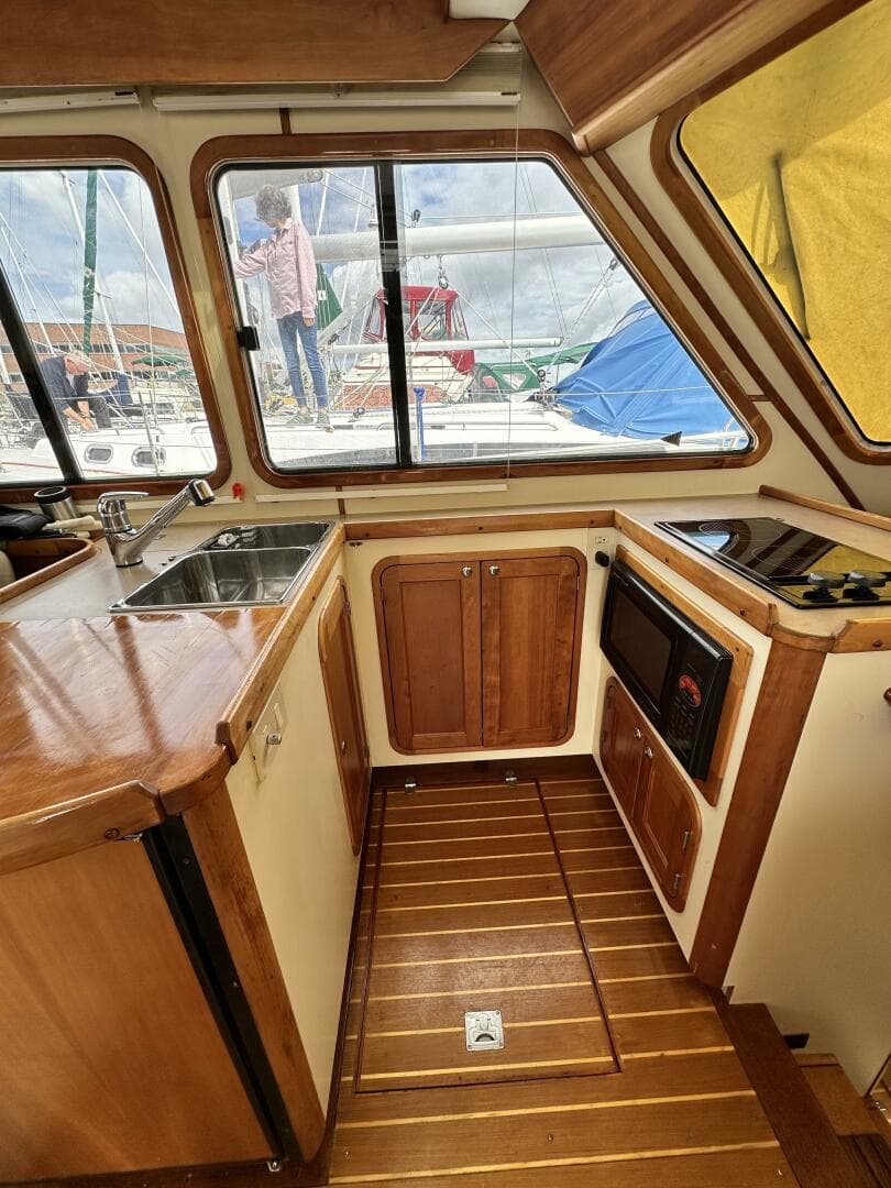 2005 Legacy 42 Express Cruiser — photo 14