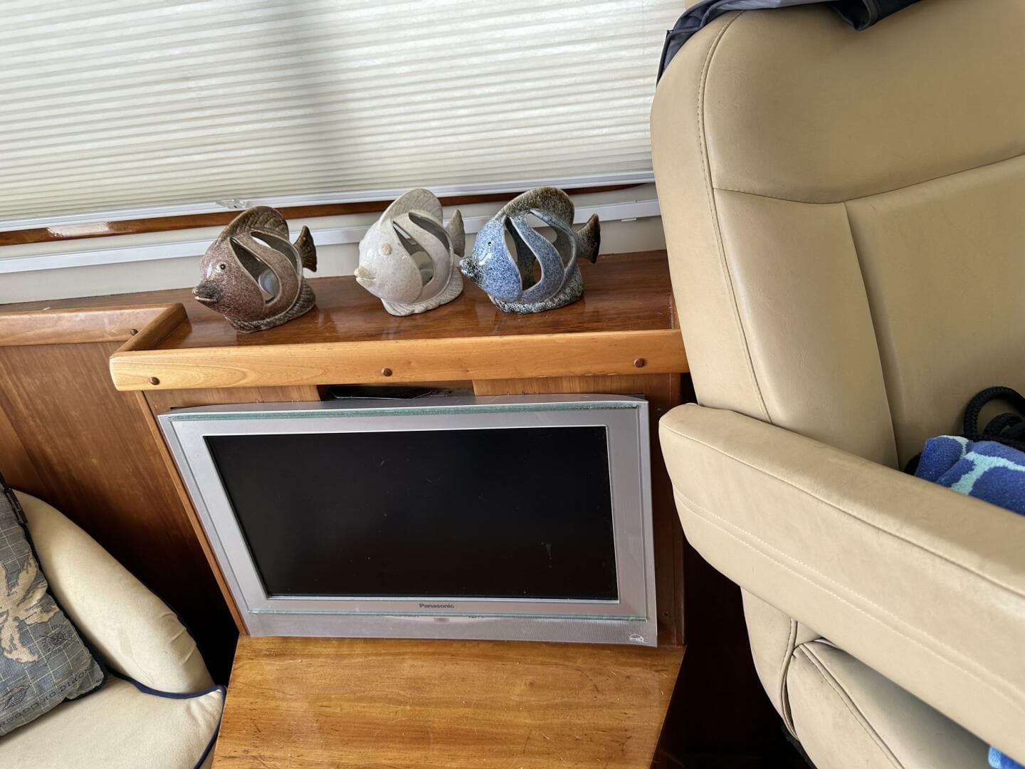 2005 Legacy 42 Express Cruiser — photo 6