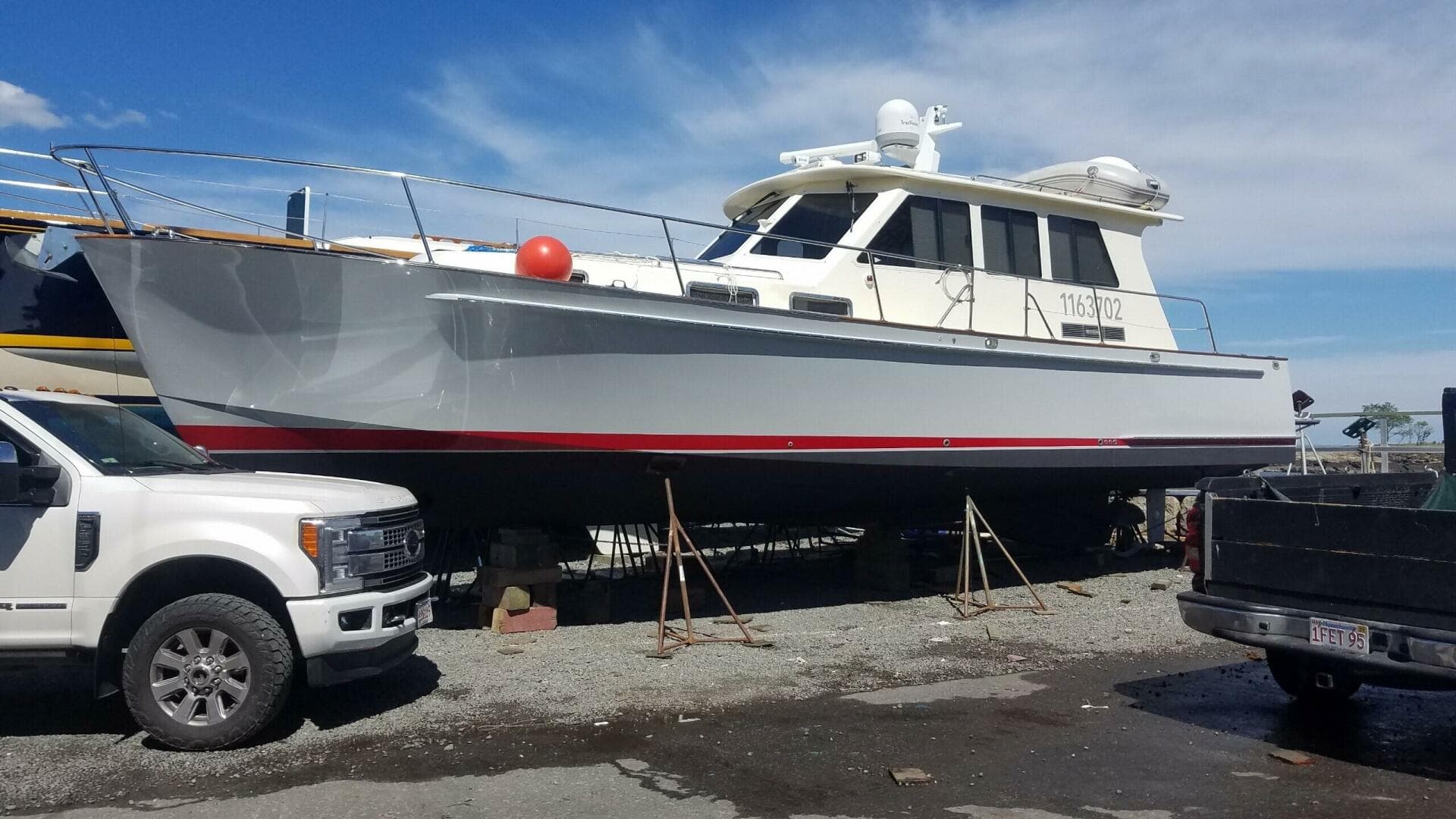 2005 Legacy 42 Express Cruiser — photo 19