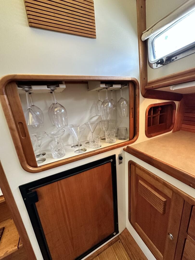 2005 Legacy 42 Express Cruiser — photo 16