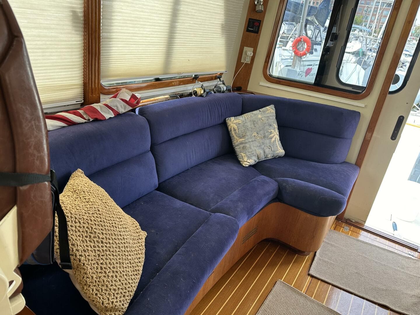 2005 Legacy 42 Express Cruiser — photo 9